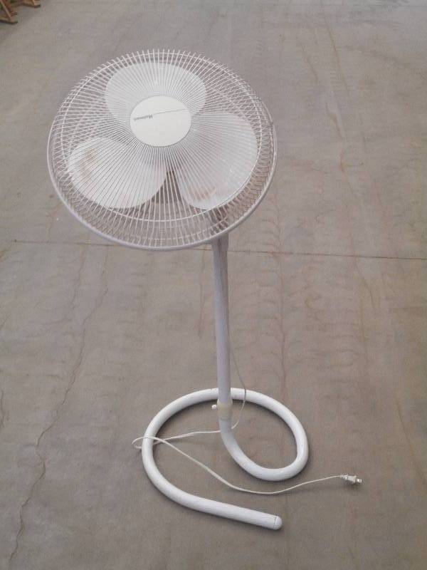 lot 24 image: Adjustable Oscilating Floor Fan ...