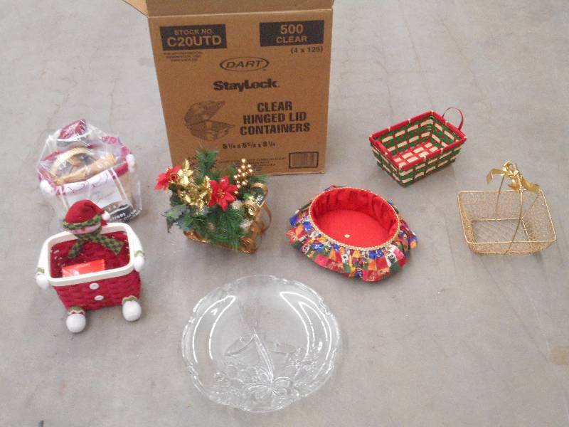 lot 36 image: Box Of Assored X-Mas Decorations ...