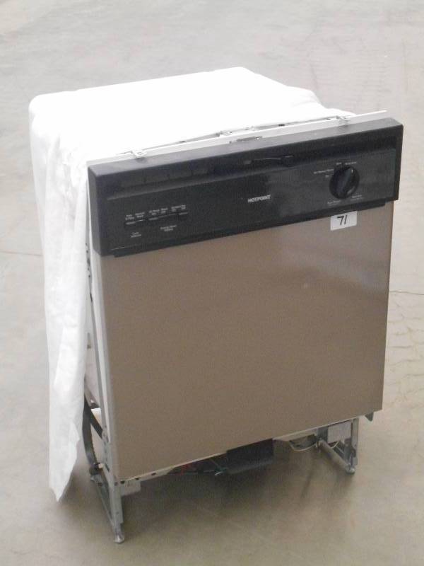 lot 71 image: HotPoint Multi-Function Dishwasher ...
