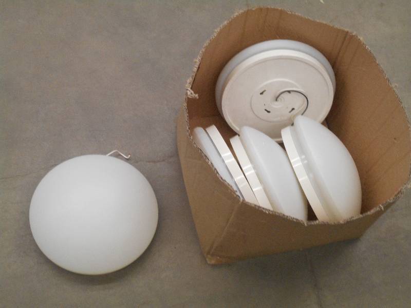 lot 96 image: Box Of (5) 120Volt 10 Ceiling Ligh...