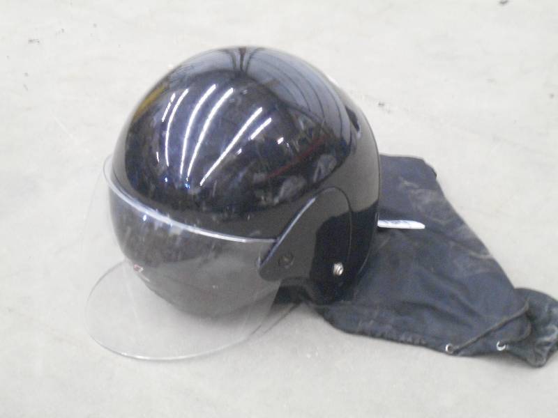 lot 124 image: Size XL Model VG-975 Motorcycle Hel...
