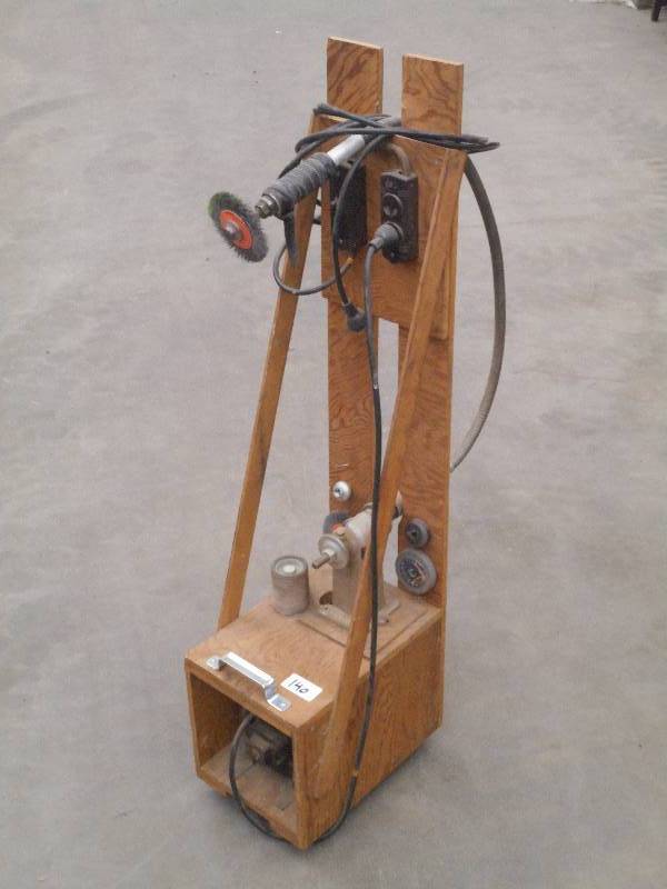 lot 140 image: Unique 120Volt De-Burring Station W...