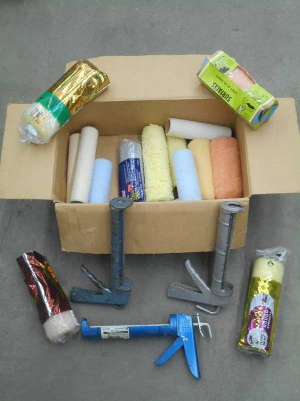 lot 147 image: Box Of Assorted Painting Supplies ...