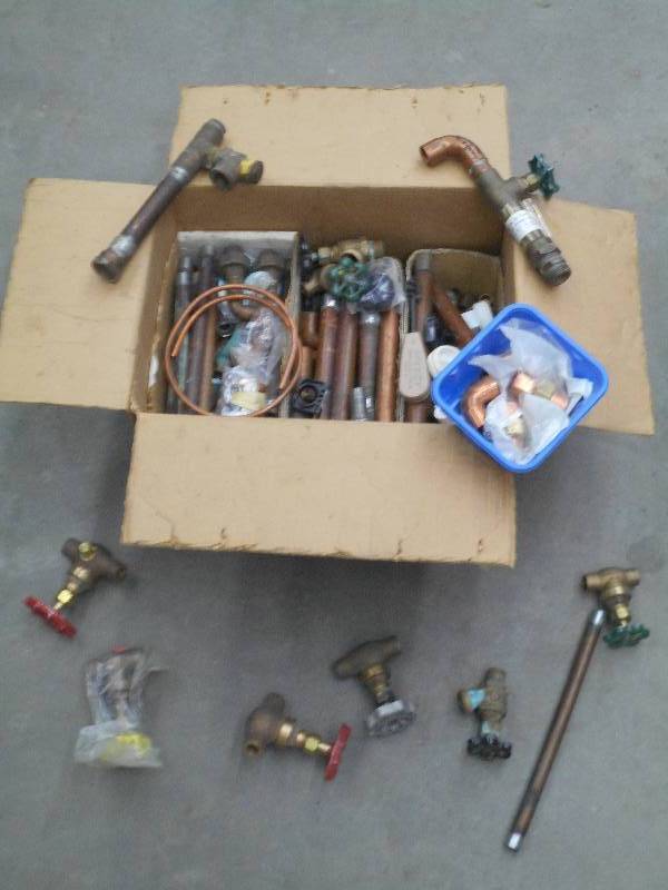 lot 148 image: Box Of Assorted Brass Pipe Pieces, ...