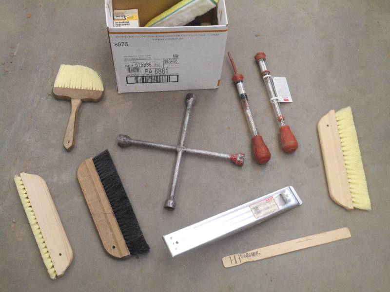 lot 155 image: Lot Of Assorted Hand Tools, Remodel...