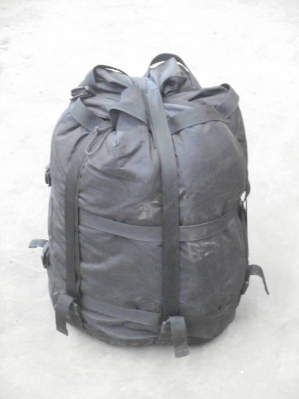 lot 175 image: Sleeping Bag With Carry Case, Good ...