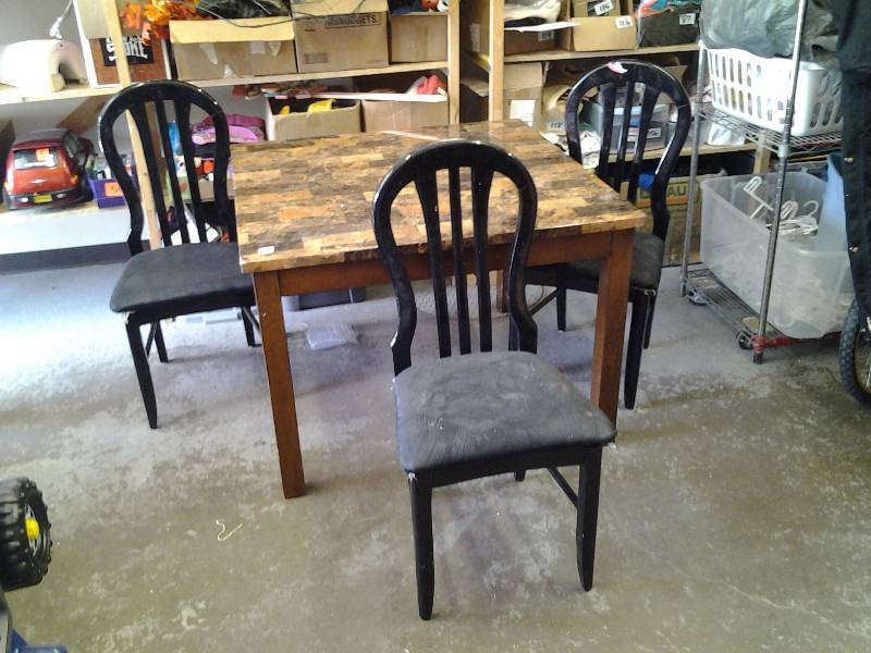lot 5 image: Faux- Stone Top Table 42 x 42 x 30 With 3 Chairs
