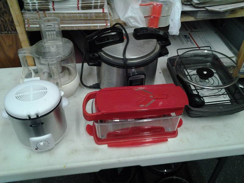 lot 11 image: Technic Pressure Cooker, Food Processor, Bella Deep Fryer, Food Slicer & Pans
