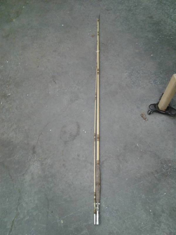 lot 21 image: 9 Foot Long Fly Rod