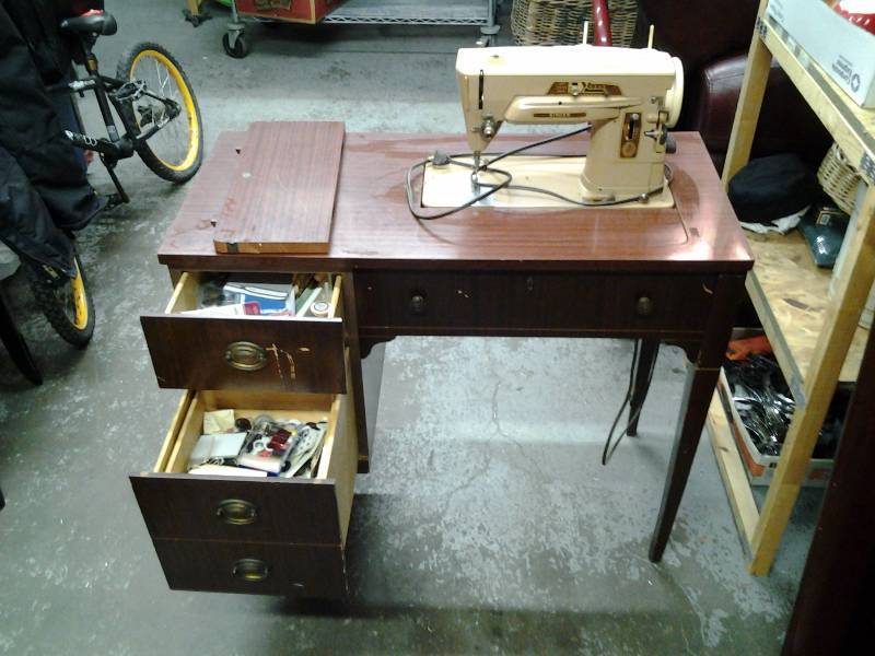 lot 27 image: Singer Sewing Machine With Cabinet & Lots Of Sewing Notions 36 x 17 x 31