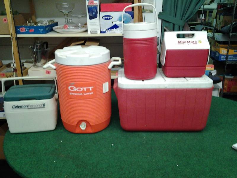 lot 33 image: Coolers & Beverage Dispensers