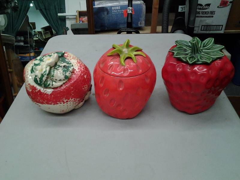 lot 41 image: 3-Cookie Jars (1 McCoy)