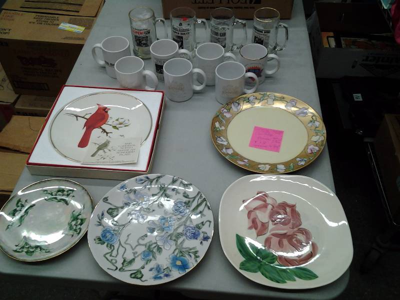 lot 43 image: Red Wing Plate, Avon Cardinal Plate, Tressman & Vogt Art Deco Plate, Super Bowl & Assorted Mugs & Steins