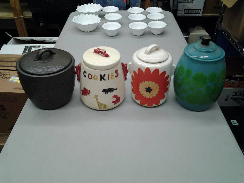 lot 44 image: 4-Vintage Cookie Jars (1 McCoy)