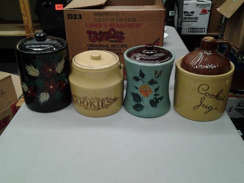 lot 47 image: 4-Vintage Cookie Jars