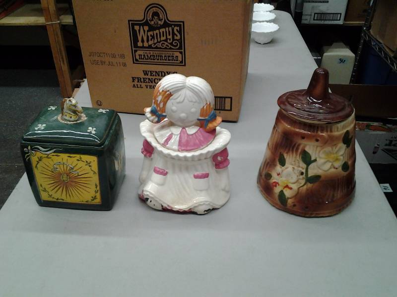 lot 48 image: 3-Vintage Cookie Jars