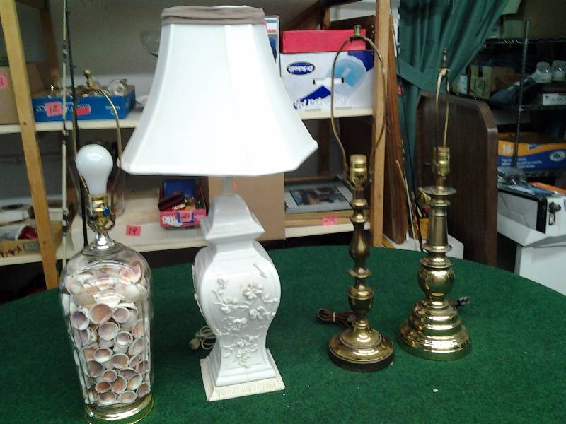 lot 58 image: 4-Vintage Lamps