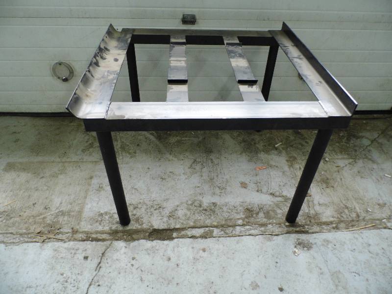 lot 8 image: Metal Stand