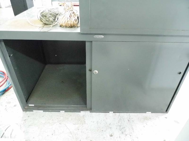 lot 16 image: 2 Cabinets