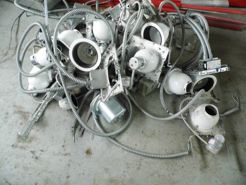 lot 19 image: Recessed Lighting