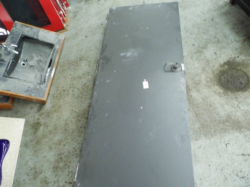 lot 23 image: Door