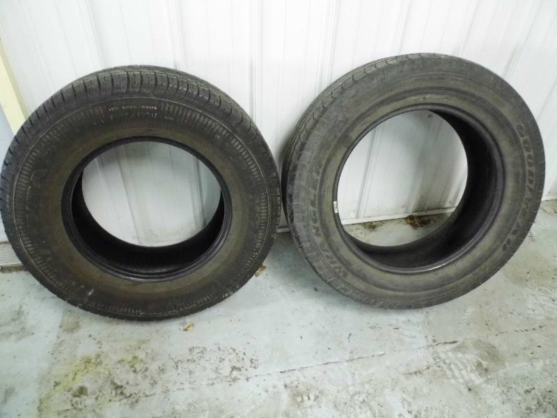 lot 28 image: 2 Good Year Tires