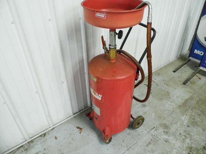 lot 31 image: Lincoln Oil Receptacle