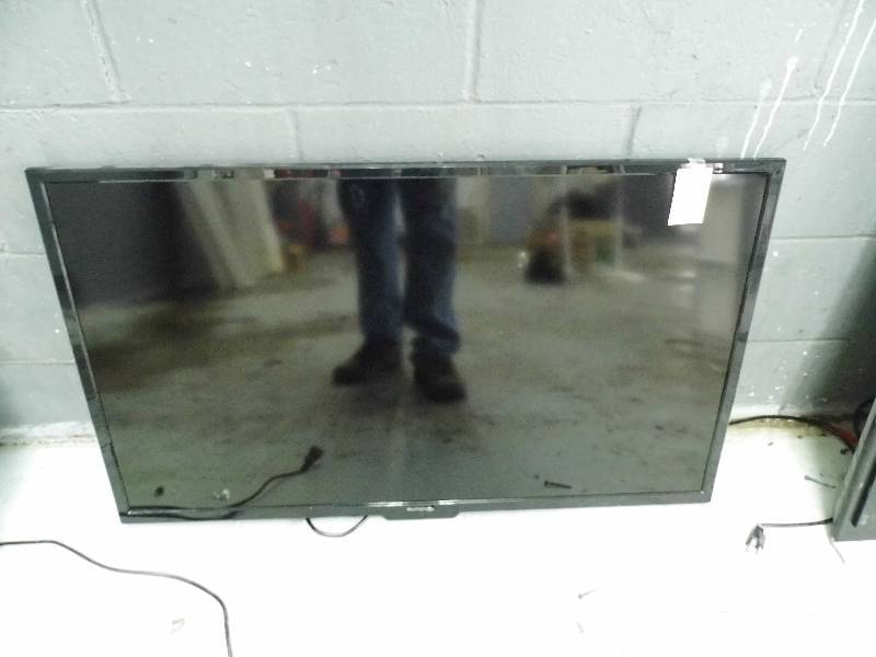 lot 48 image: Westinghouse 32 TV