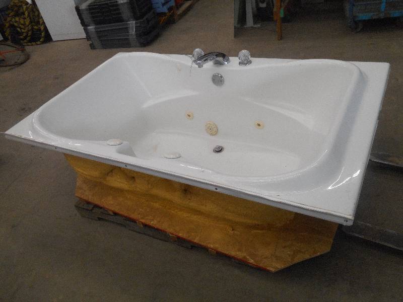 42x72 120Volt Jacuuzi Tub With Fa...