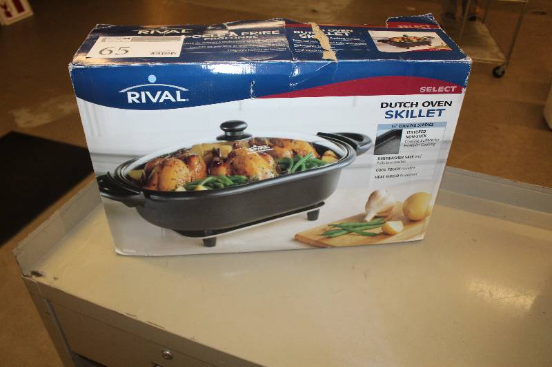 lot 65 image: Select 15 Dutch Oven Skillet