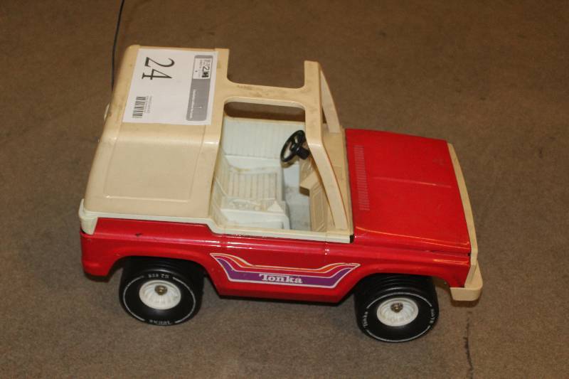 lot 24 image: Tonka Jeep