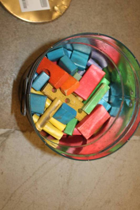 lot 60 image: Can Lot of Vintage Kids Building Blocks