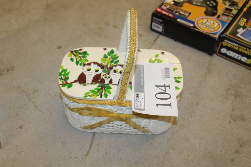 lot 104 image: Collectible Billie Ross Hand Signed Purse