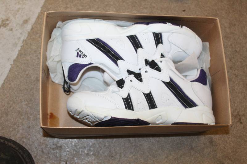 lot 98 image: Womens Adidas Ritual Low 1DF Fitness Shoes
