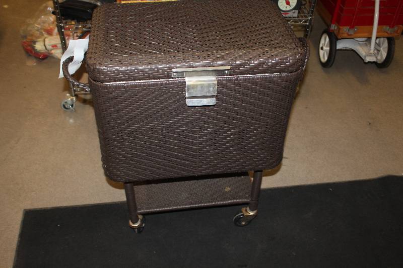 lot 134 image: Rolling Cooler