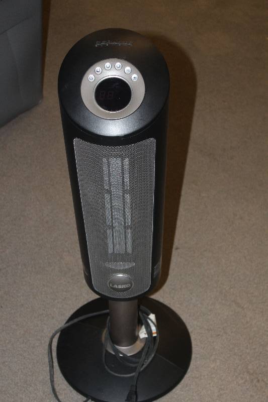 lot 145 image: Lasko Ceramic Air Heater