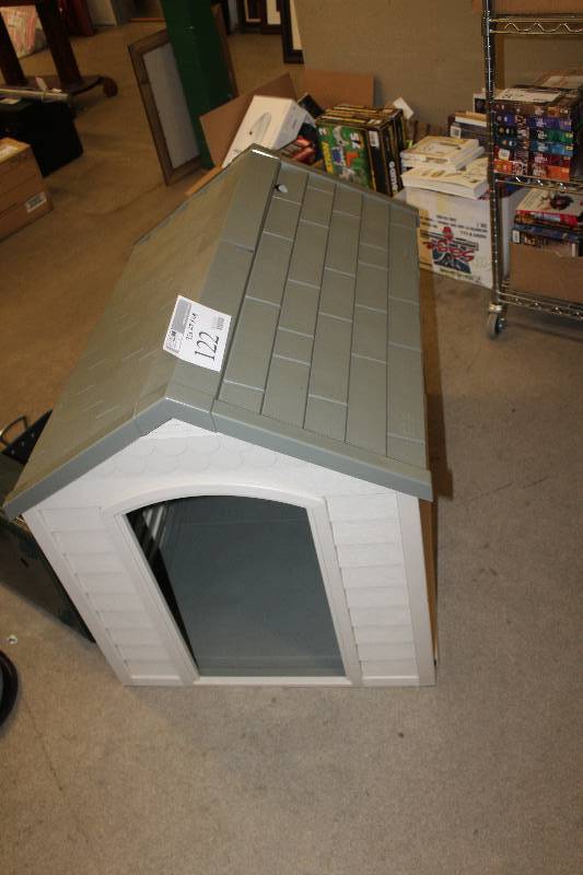 lot 122 image: Dog House