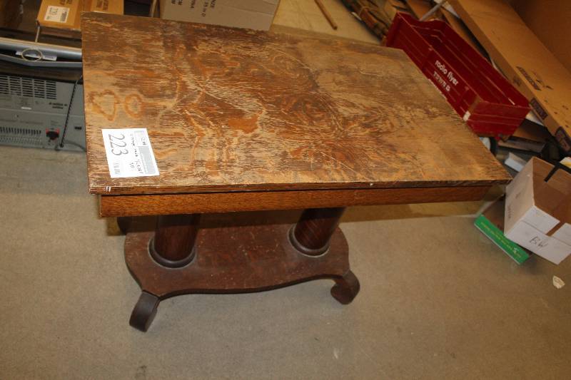 lot 223 image: Vintage Table