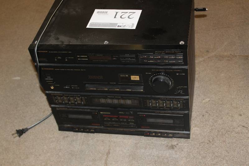 lot 221 image: Pioneer Stereo Cassette Tape Deck Receiver