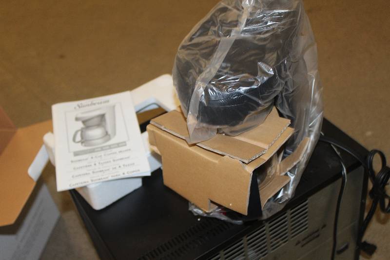lot 215 image: Sunbeam 4-Cup Coffee Maker