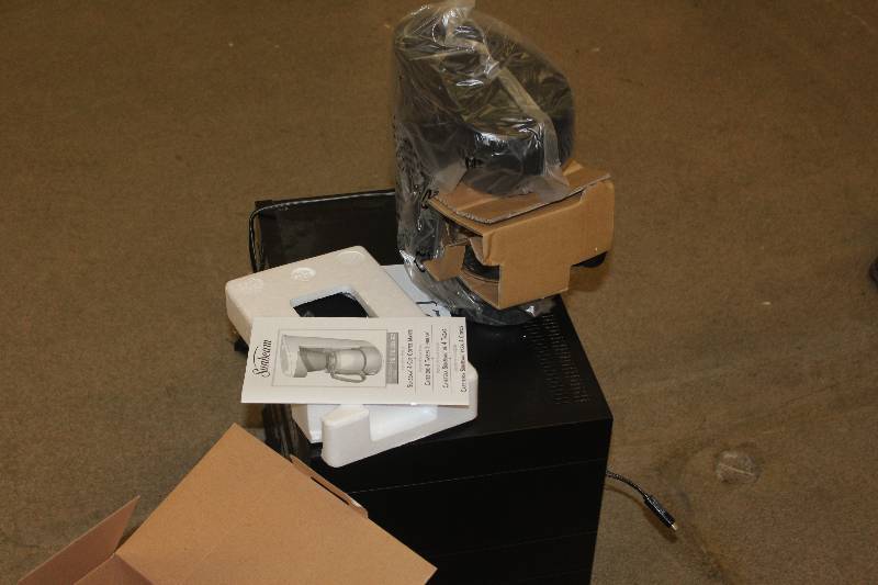 lot 153 image: Sunbeam 4-Cup Coffee Maker