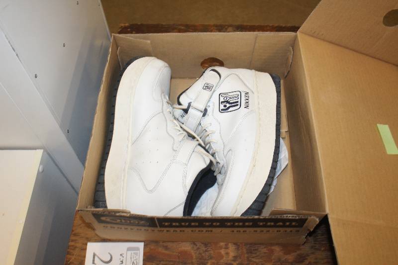 lot 29 image: Oboz Yellowstone II BDRY Mens 8.5 Shoes