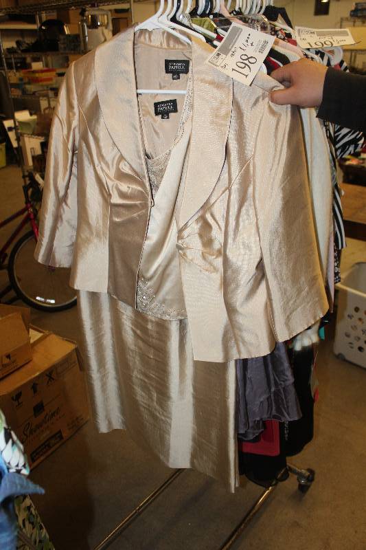 lot 198 image: Lot of (20) Womens Designer Clothes