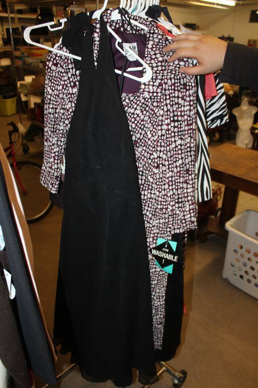 lot 199 image: Lot of (19) Womens Designer Clothes