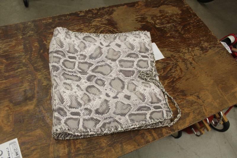 lot 184 image: Sonora Roberts Tote Bag