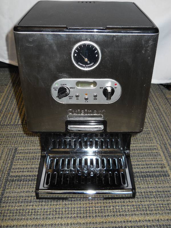 lot 3 image: Cuisinart Coffee Maker DCC2000  Stainless Steel, works