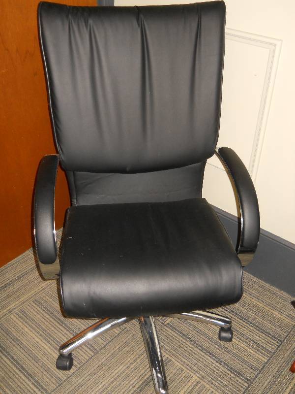lot 6 image:  Black Leather Office Chair  has tear in seat back