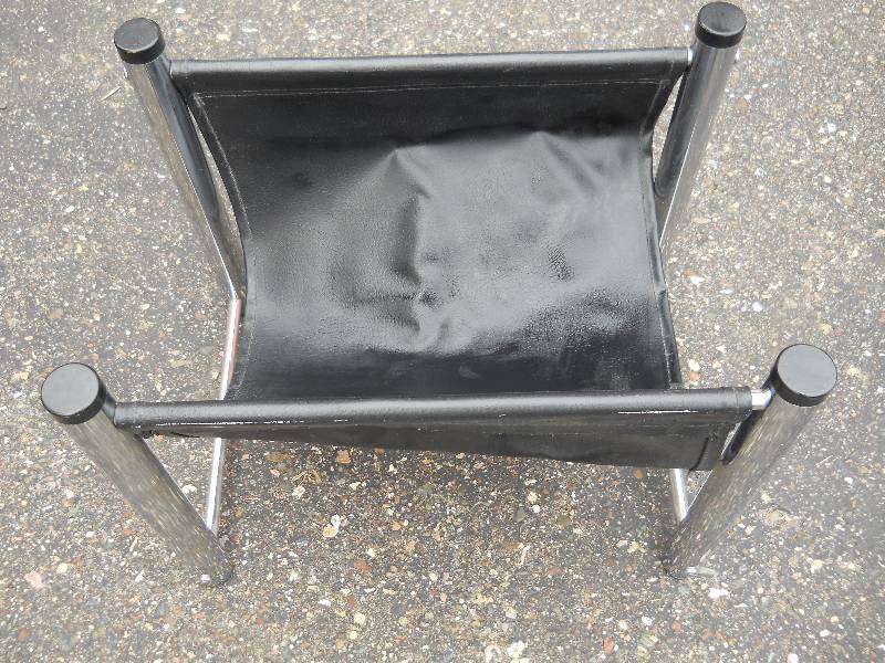 lot 50 image: Leather and Chrome Magazine  Book Holder