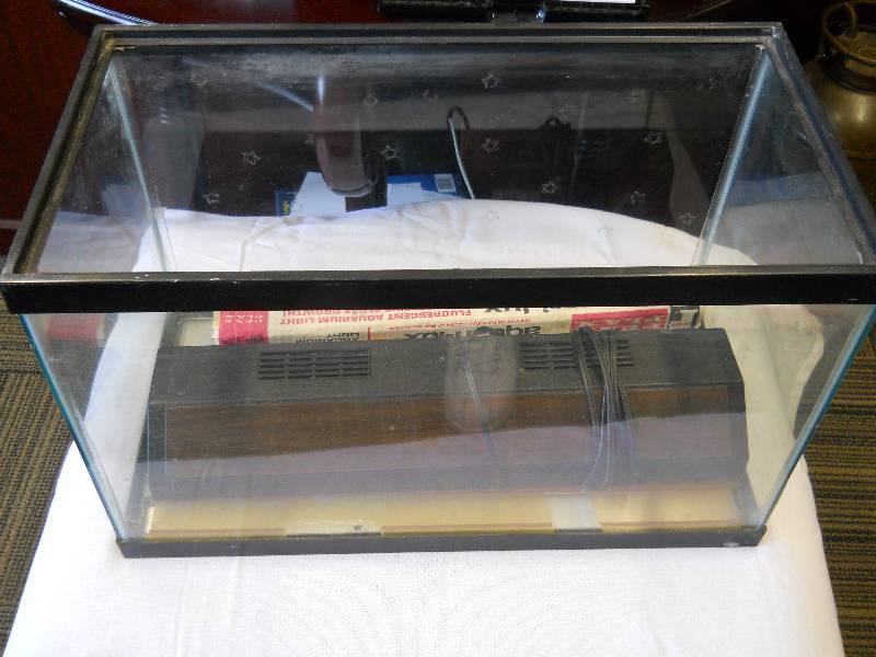 lot 58 image: Glass Fish Tank  Aquarium with light and extra bulb  includes thermometer DIMENSIONS 10D x 20W x 12.5H