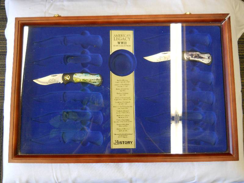 lot 60 image: American World War II Knife Display Cabinet  Case with 2 Knives DIMENSIONS 22 x 14.5